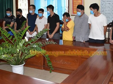 3 anh em ruột thay nhau mở sới bạc tại nhà cho nhiều người tới sát phạt