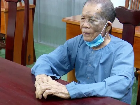 Bị dọa giết, cha vợ 82 tuổi dùng búa đập chết con rể 60 tuổi