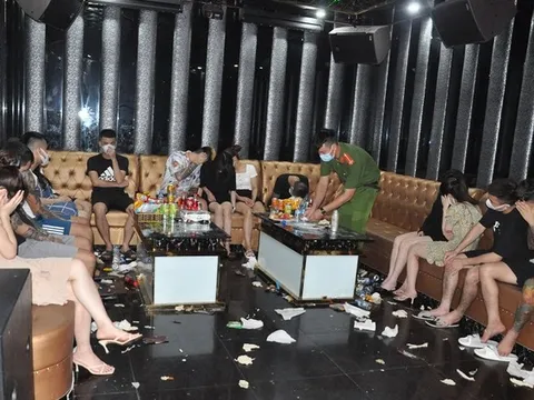 Khởi tố chủ và quản lý quán karaoke cho gần 50 khách mở tiệc ma túy