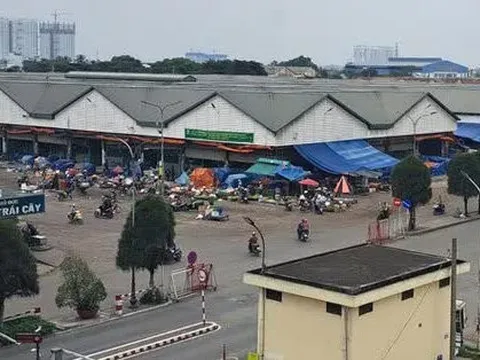 Hàng về chợ đầu mối Thủ Đức giảm đến 30%