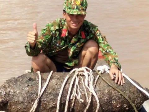 Trà Vinh: Phát hiện quả bom còn nguyên ngòi nổ nặng trên 350 kg