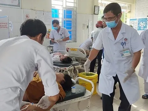 Xe tải va chạm xe khách: Nữ công nhân sợ hãi kể lại giây phút gặp nạn