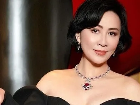 Bức ảnh gợi cảm của Lưu Gia Linh trên bìa tạp chí gây tranh cãi