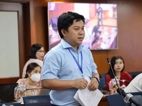 Phê bình các hiệu trưởng; kiểm tra xử lý nghiêm các trường hợp lạm thu đầu năm học