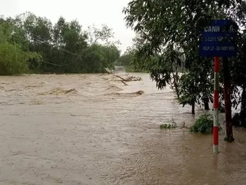 Chùm ảnh: Tp.Đà Nẵng ngập lụt cục bộ sau một đêm mưa