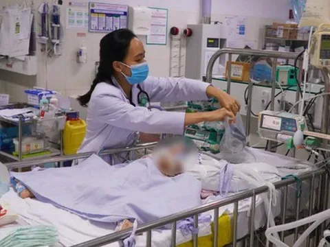 VIDEO: Bác sĩ Bệnh viện Nhi Đồng 2 căng thẳng làm việc xuyên đêm