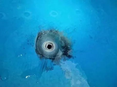 Sét đánh thủng vỏ máy bay tại Tân Sơn Nhất, 2 người bị thương