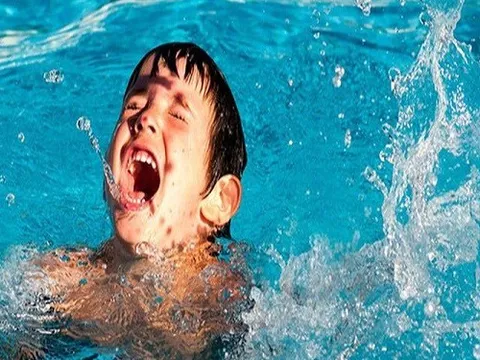 Hướng dẫn các bước cấp cứu tại chỗ trẻ đuối nước