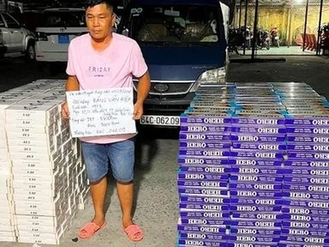 Bắt giam đối tượng vận chuyển 14.500 bao thuốc lá nhập lậu