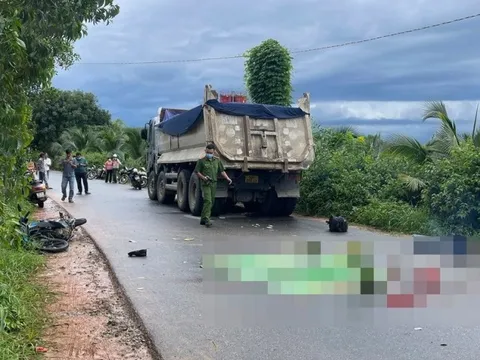 Bình Thuận: Xe ben va chạm với xe máy, 1 người tử vong