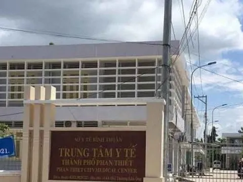 Giám đốc Trung tâm Y tế TP. Phan Thiết chỉ đạo chẩn đoán bệnh nhẹ thành nặng