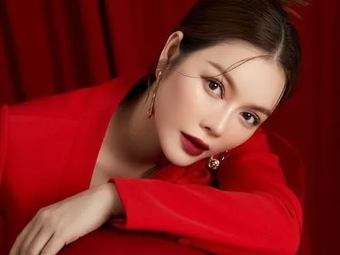 Lý Nhã Kỳ điện đồ phong cách như "nữ tổng tài"