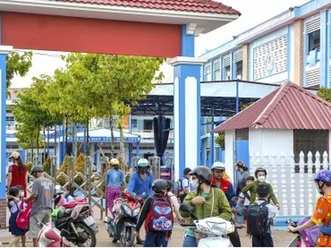 Yêu cầu một trường học ở Cà Mau trả lại phụ huynh 282 triệu đồng đã thu