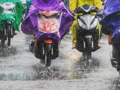 Áp thấp nhiệt đới tiến về miền Trung, nhiều nơi mưa đặc biệt to