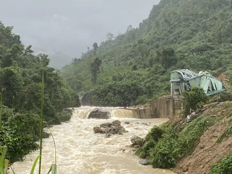 Quảng Ngãi: Di dời người dân vùng ngập lụt; nỗ lực tìm kiếm nạn nhân tại thủy điện Kà Tinh