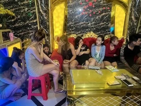 Khởi tố nhóm đối tượng mua bán, tổ chức sử dụng ma túy tại quán karaoke