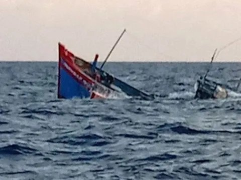 Hai tàu cá của tỉnh Khánh Hòa bị chìm trên biển