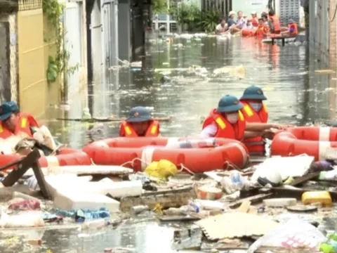 Cận cảnh Tp.Đà Nẵng khắc phục hậu quả ngập lụt lịch sử