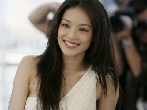 Khoảnh khắc nháy mắt của Thư Kỳ gây sốt mạng xã hội