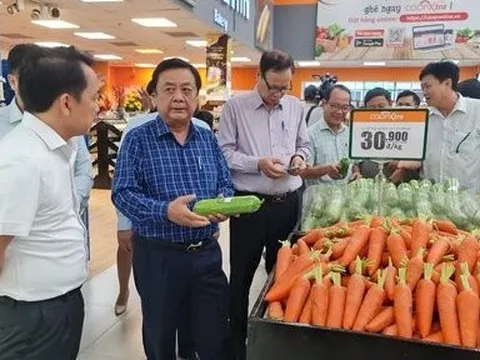 Bộ trưởng Lê Minh Hoan khảo sát chất lượng hàng hóa tại chợ đầu mối, siêu thị ở Tp.HCM