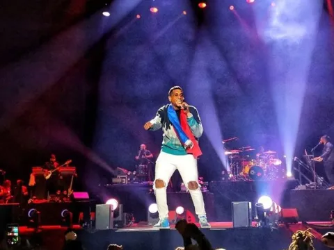 Ca sĩ Michael Benjamin đột tử trên sân khấu