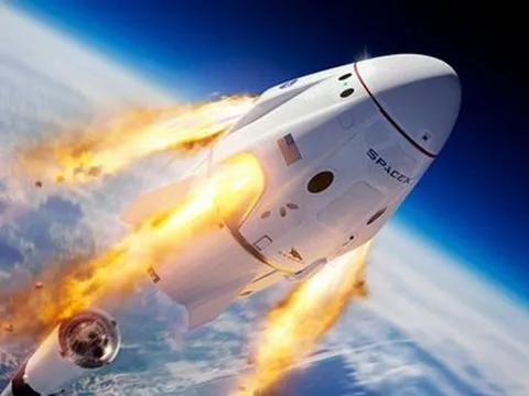Tàu vũ trụ SpaceX Dragon hạ cánh an toàn xuống Đại Tây Dương