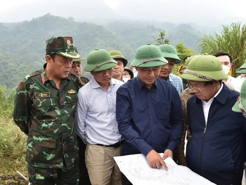 Phó Thủ tướng kiểm tra công tác khắc phục hậu quả mưa lũ tại miền Trung