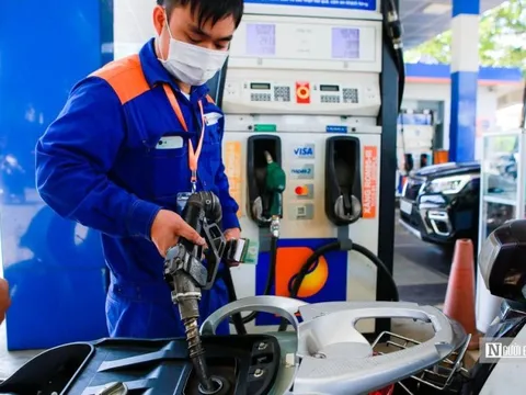 Giá xăng tiếp tục tăng