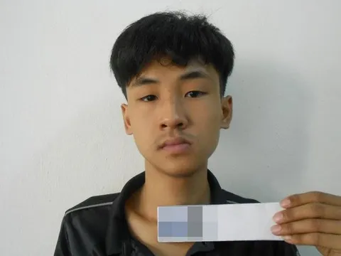 Tạm giữ thanh niên tống tiền người bị mất điện thoại bằng ảnh ''nóng''