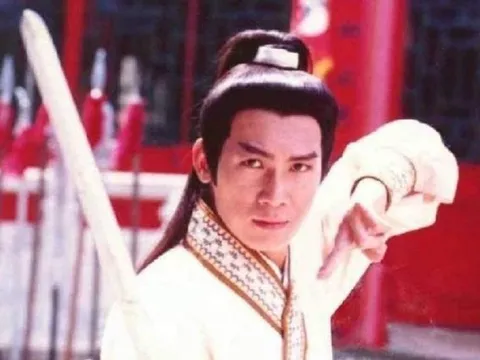 “Triển Chiêu nghèo nhất màn ảnh” được fan nữ vây kín ở tuổi 50