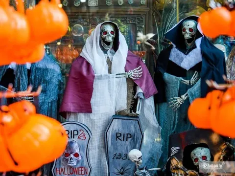 Hàng Mã ngập tràn đồ chơi kinh dị mùa Halloween
