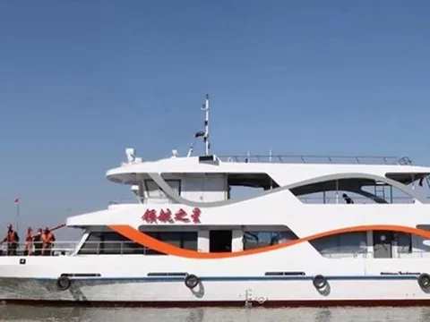 Trung Quốc vận hành du thuyền điện đầu tiên ở vùng lạnh