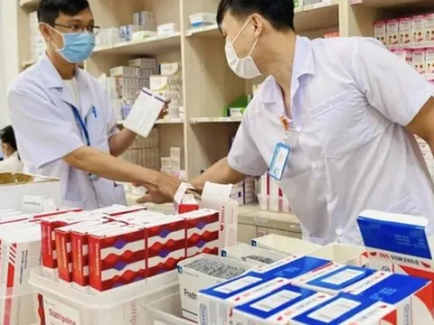 Thiếu thuốc 8 tháng, tổ chức nhiều cuộc họp vẫn chưa thay đổi