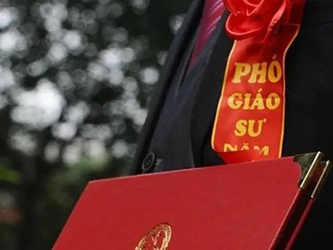 Có nên hạ chuẩn xét công nhận chức danh GS, PGS?