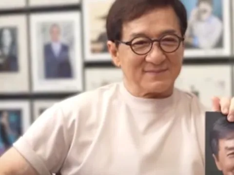 Thành Long từng muốn đâm một đạo diễn vì bị xúc phạm