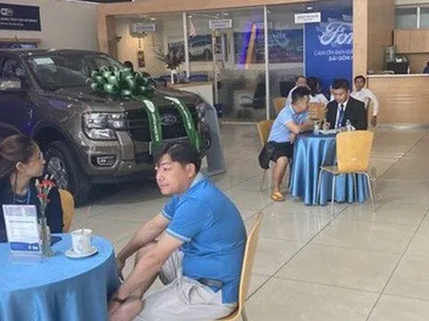 Sức mua tăng đột biến, ôtô lại cháy hàng
