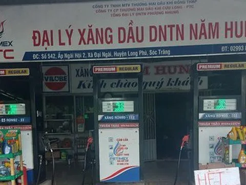 Chủ cây xăng phải đi mua từng chai để dùng