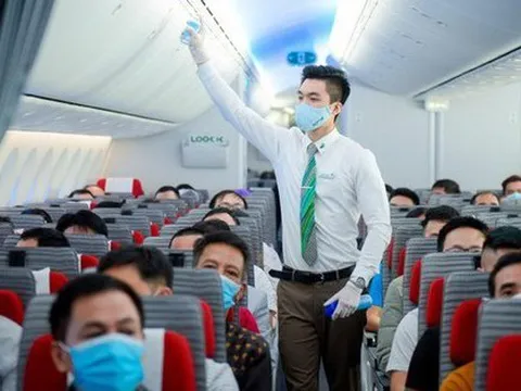 Lượng khách hàng không Việt Nam giảm mạnh trong tháng 10