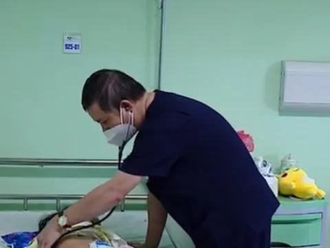 Đâu là những biểu hiện nghi mắc cúm gia cầm ở người?