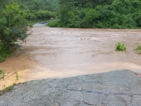 Chủ động ứng phó mưa lớn, lốc sét, ngập lụt, lũ quét và sạt lở đất