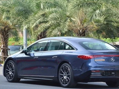 Mercedes-Benz EQS lần đầu lộ diện tại Việt Nam - Xe điện sáng nhất VMS 2022