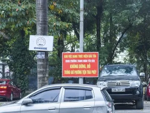 Công viên Tuổi Trẻ (Hà Nội) bị hàng quán đua nhau “xẻ thịt”