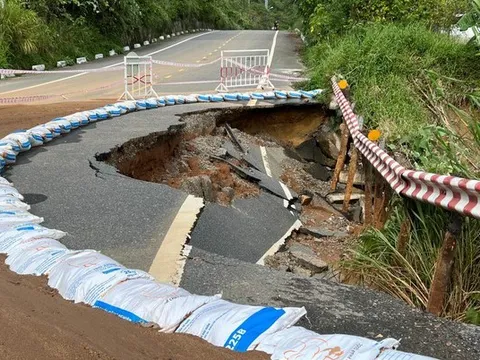 Cung đường đẹp nhất Đà Nẵng vẫn hoang tàn sau mưa lịch sử 2 tuần trước