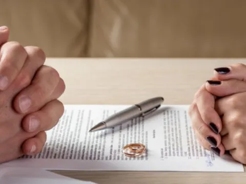 Diễn biến vụ chung sống, có con, hơn 20 năm sau lại kiện nhau ra tòa