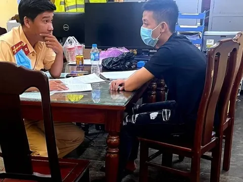 Mời 2 thanh niên “đại náo” trên đường phố Huế lên làm việc