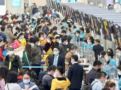 Chưa có lịch nghỉ Tết, vé máy bay, tàu xe đã 'nóng'