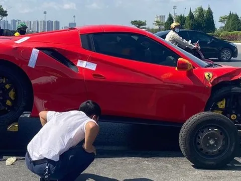 Ảnh: Hiện trường vụ siêu xe Ferrari va chạm với xe máy ở Hà Nội khiến 1 người tử vong