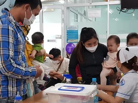 TPHCM: Nhân viên y tế nghỉ việc tăng vọt lên gần 1.300 người