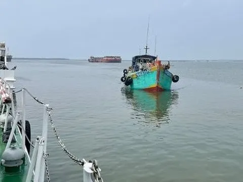 Cảnh sát biển điều tra tàu chở 65.000 lít dầu DO không rõ nguồn gốc