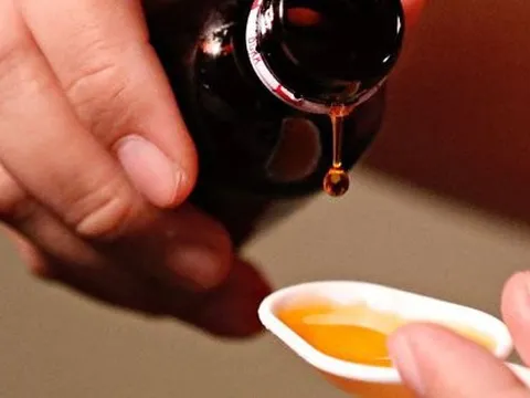 Vụ 150 trẻ tử vong ở Indonesia: Hai công ty sản xuất siro ho bị rút giấy phép